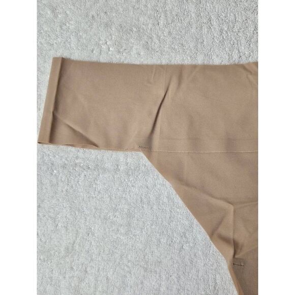 Skims thong panty Nwt - Picture 2 of 7